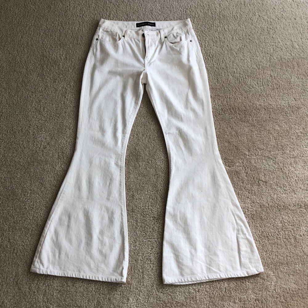 Belle flare mid rise. Size 4R. Express white jeans